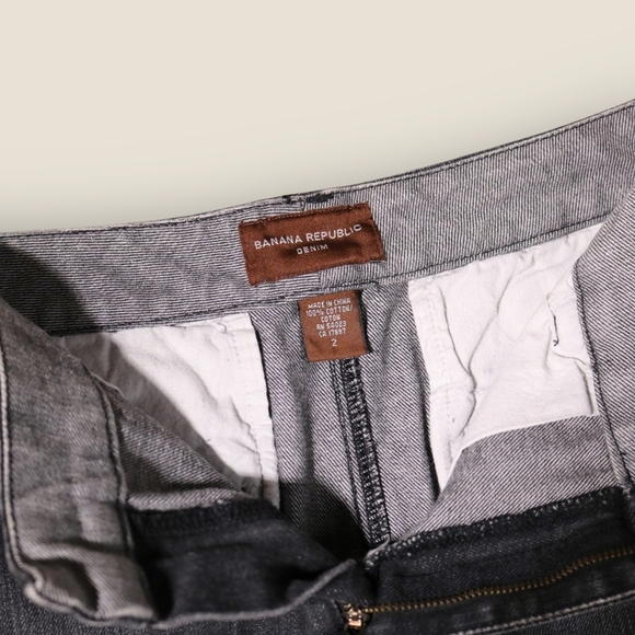 Banana Republic Denim Midi Skirt Women's Size 2 in Rinse Black Wash Distressed - Picture 4 of 10